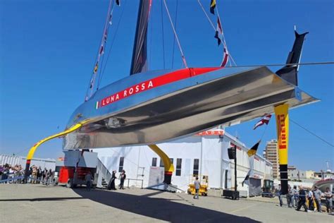 luna rossa prada cantiere cagliari|Il varo di Luna Rossa AC75: scafo argento scintillante, la.